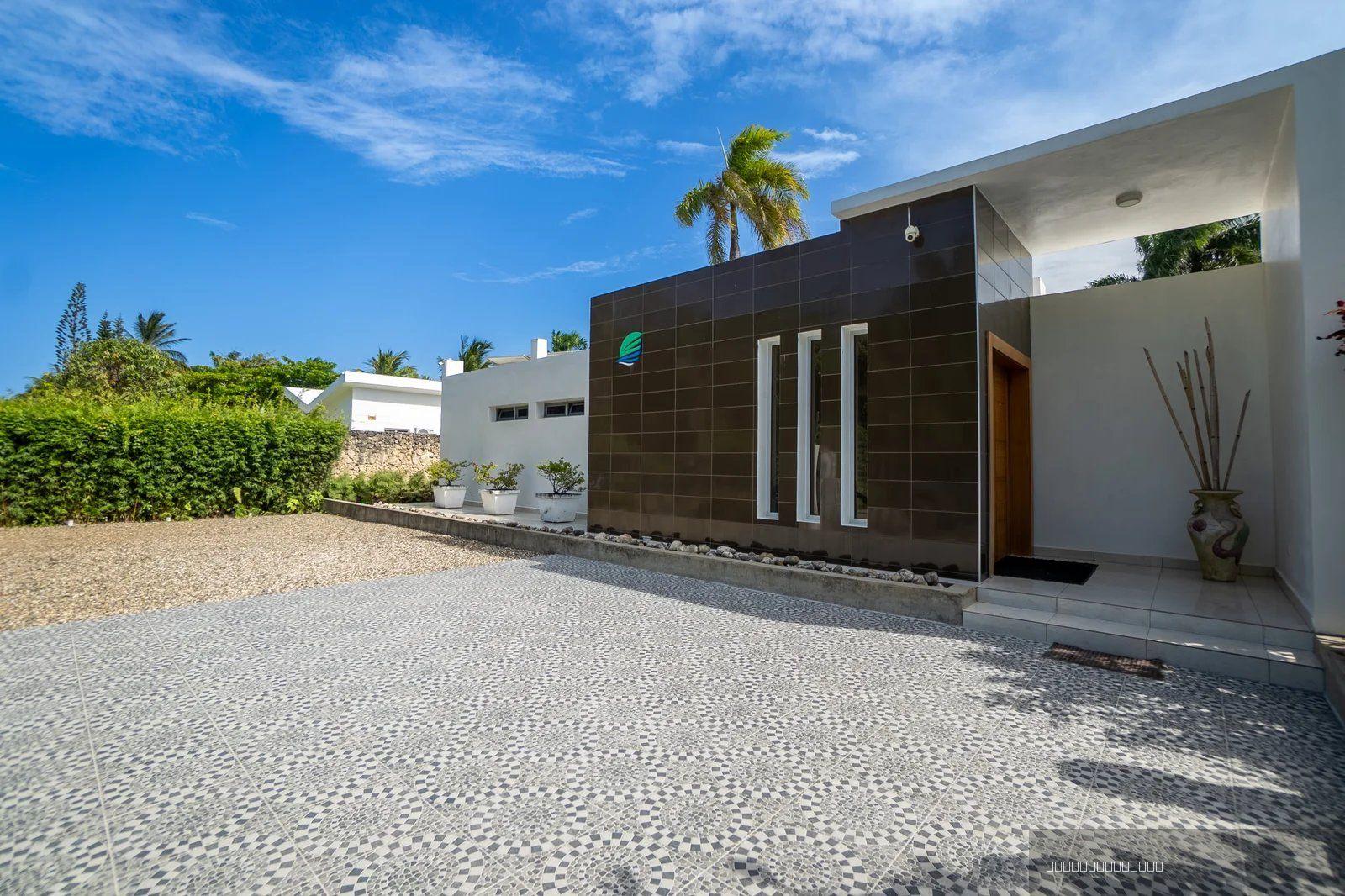 4 bedroom property for sale — photo 2