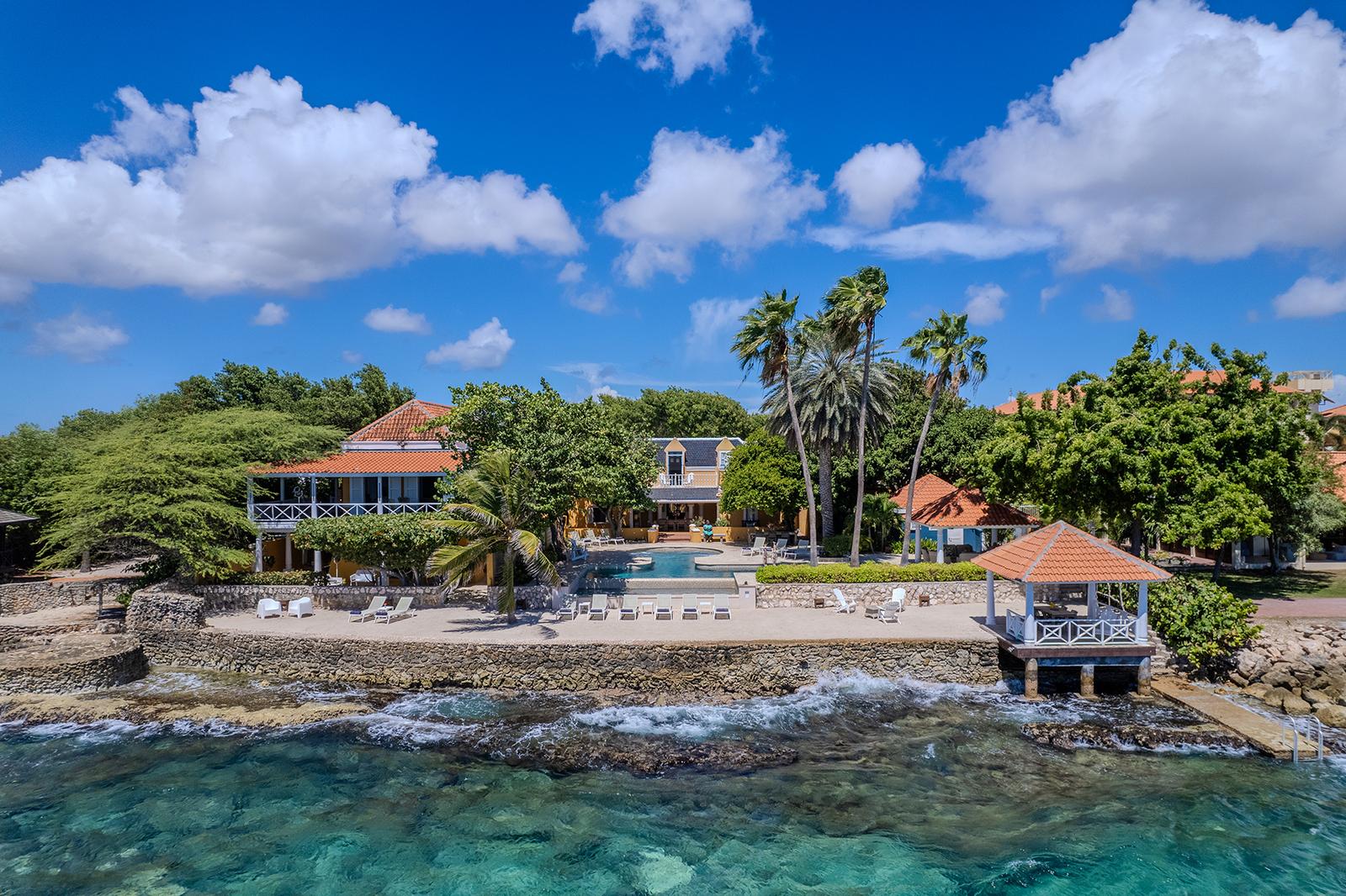 9 Bedroom Beachfront Estate for Sale, Penstraat, Punda, Pietermaai, Curacao — photo 1