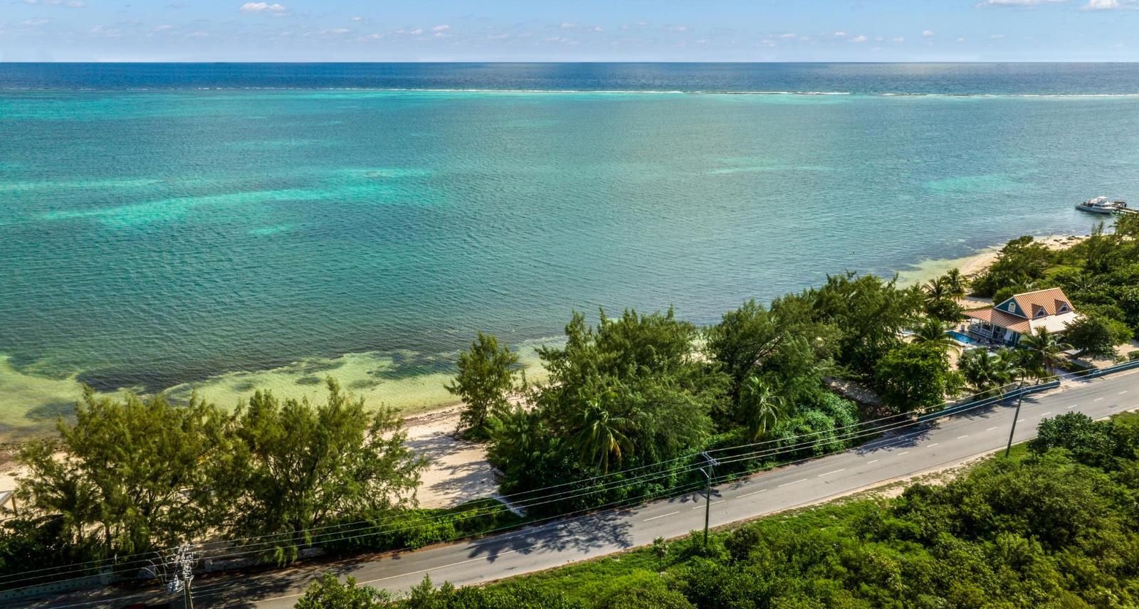 0.31-acre Beachfront Lot in East End, Cayman Islands — photo 3