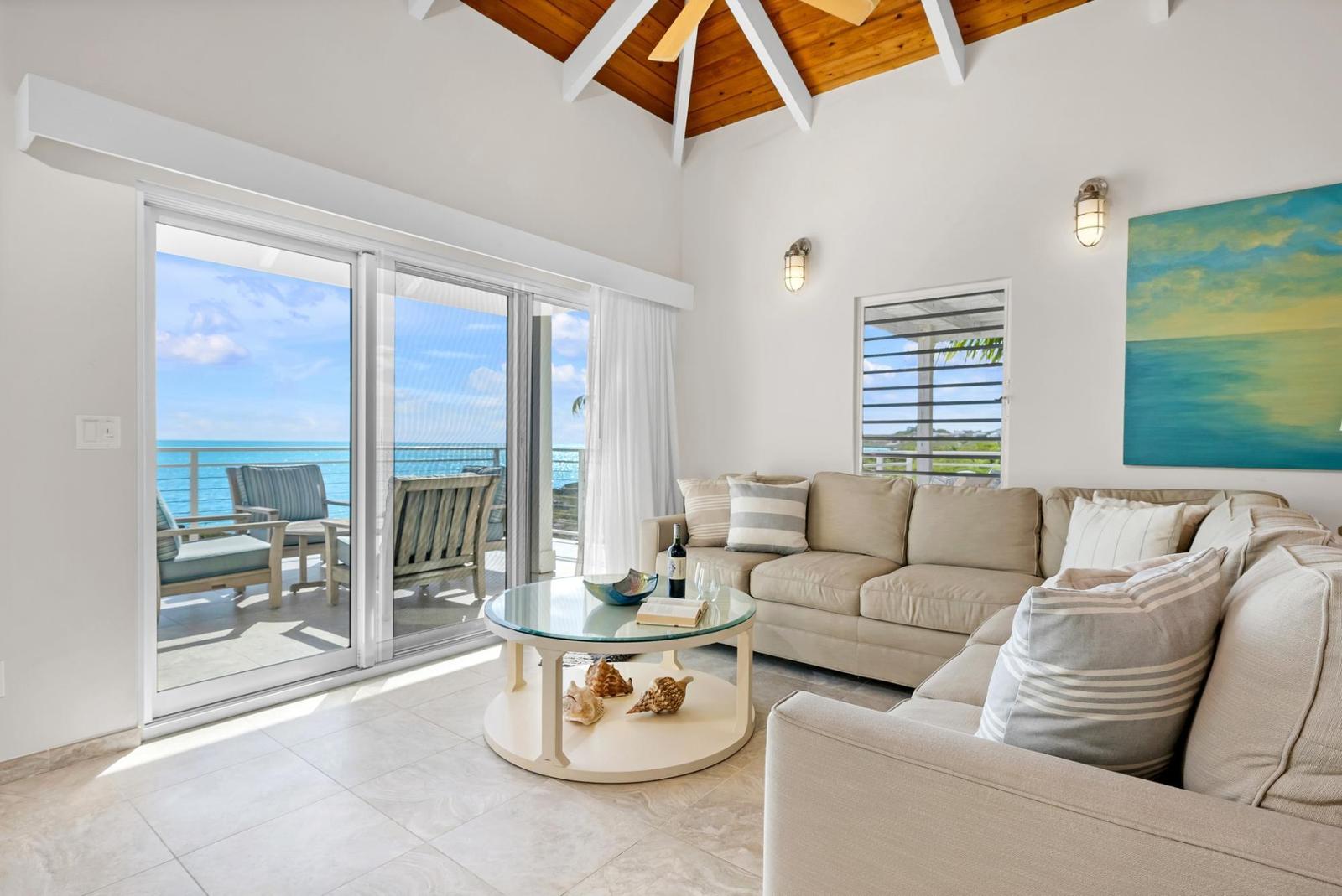 3-bedroom beachfront villa in Turtle Tail — photo 5