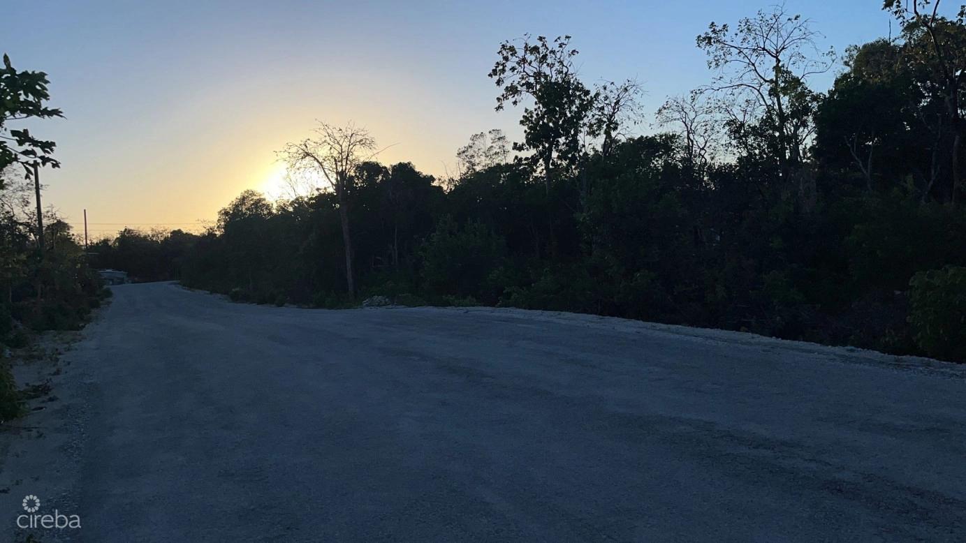 Cayman Brac Central Land — photo 3