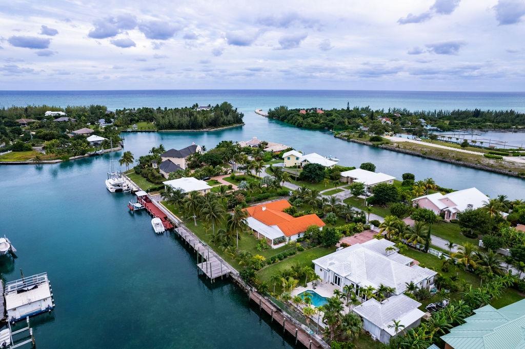 4 bedroom Residence for sale in FORTUNE BAY POINT, Grand Bahama — photo 1