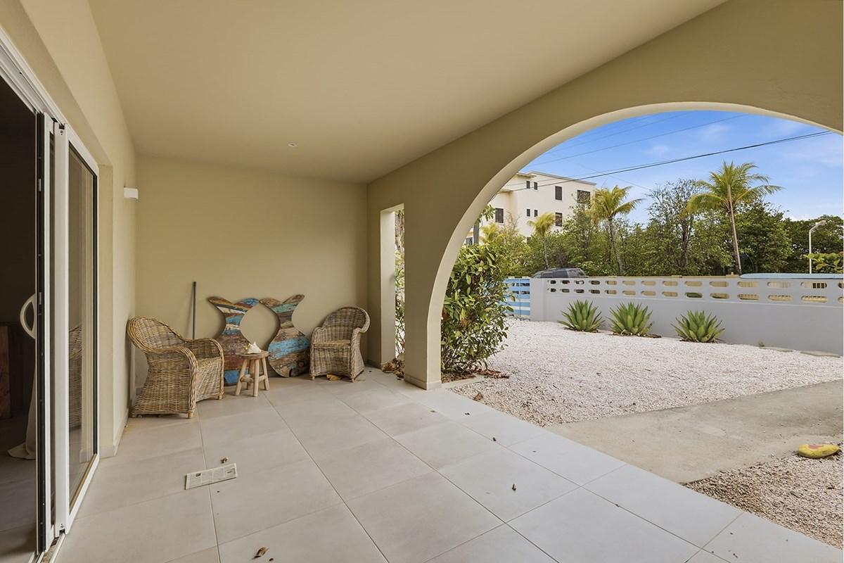 2 Bedroom Home for Sale, EEG Boulevard, Belnem, Bonaire — photo 3