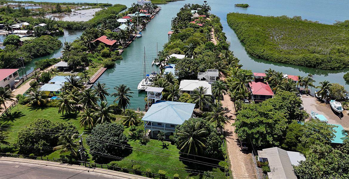 Canal Home in Placencia Village — photo 1
