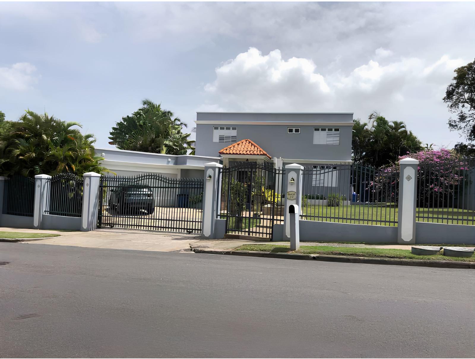 Luxury Residence for Sale in Torrimar Alto | Guaynabo, Puerto Rico — photo 2
