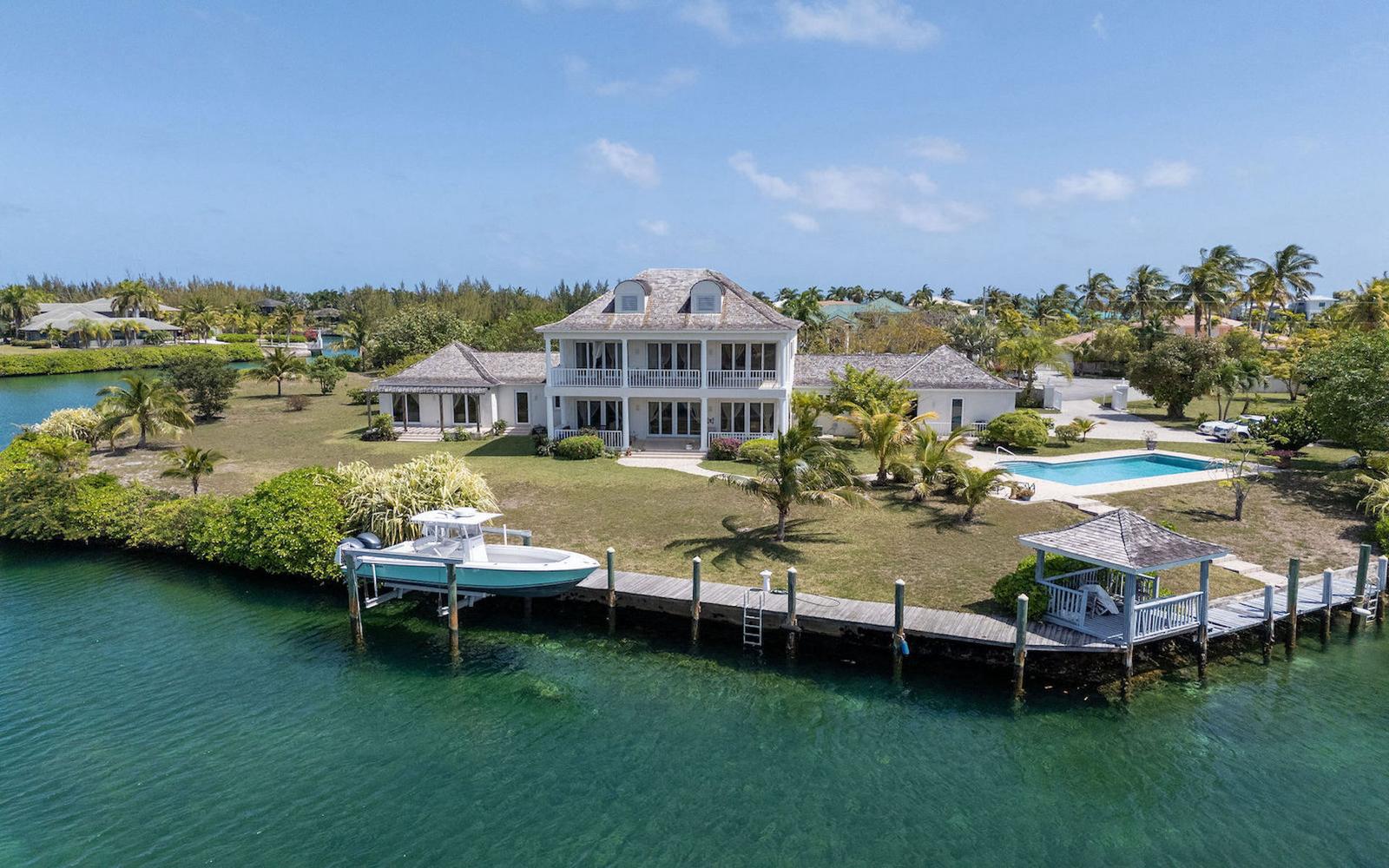 4 Bedroom Luxury Waterfront Home for Sale, Fortune Bay, Freeport, Grand Bahama, Bahamas — photo 2