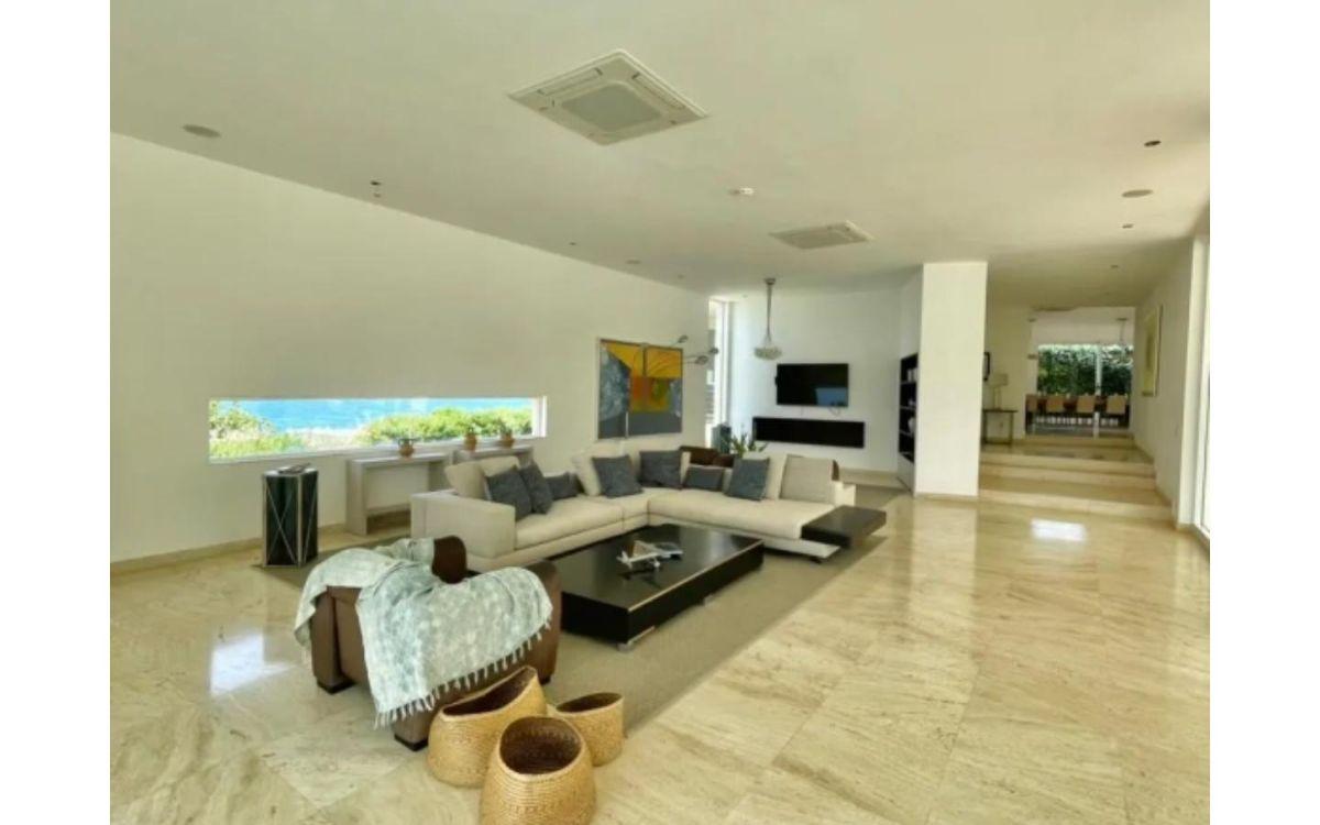Exquisite 6-Bedroom Beachfront Estate: Villa Noah, El Limón, Samaná — photo 2