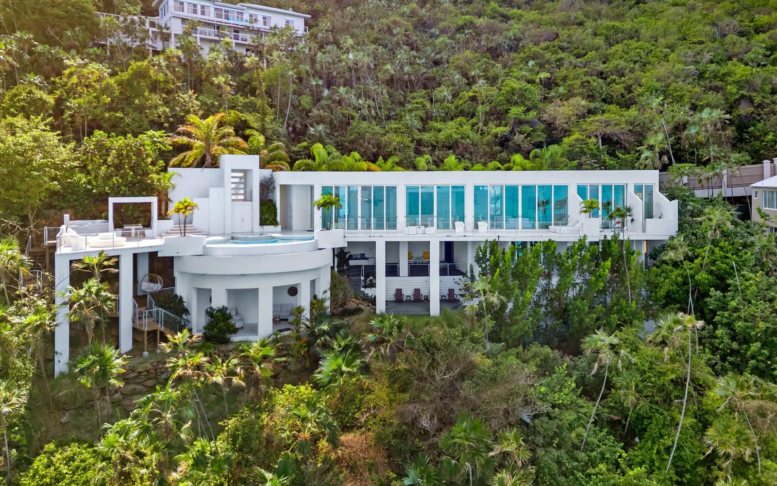 Villa Whimsical Waterfront Residence — photo 2