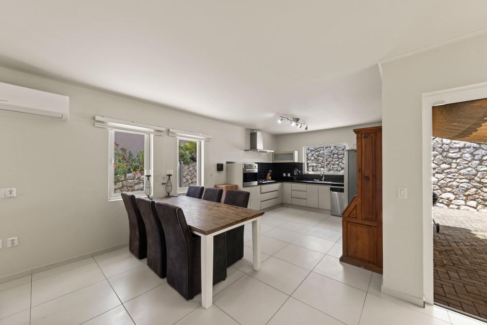 Sun Valley - Modern Detached Home with Garage on Spacious Lot — photo 5