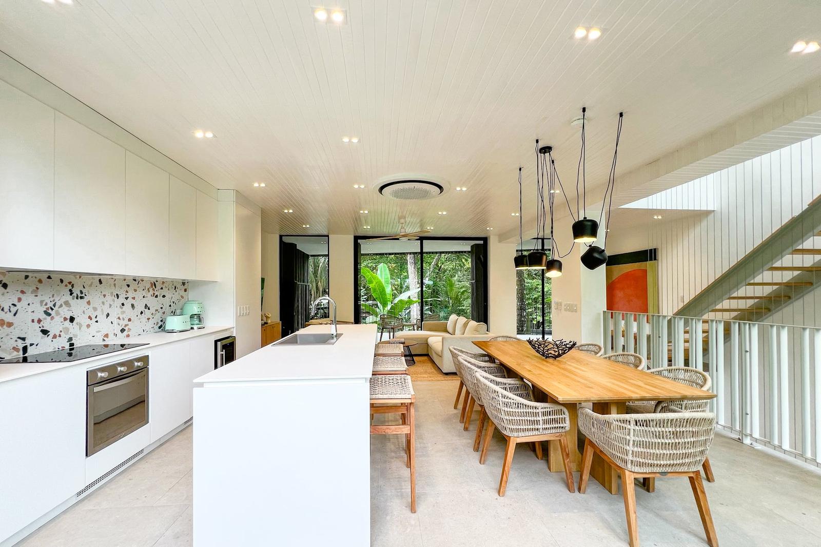 7 Bedroom Duplex for Sale, Mal Pais, Santa Teresa, Costa Rica — photo 2