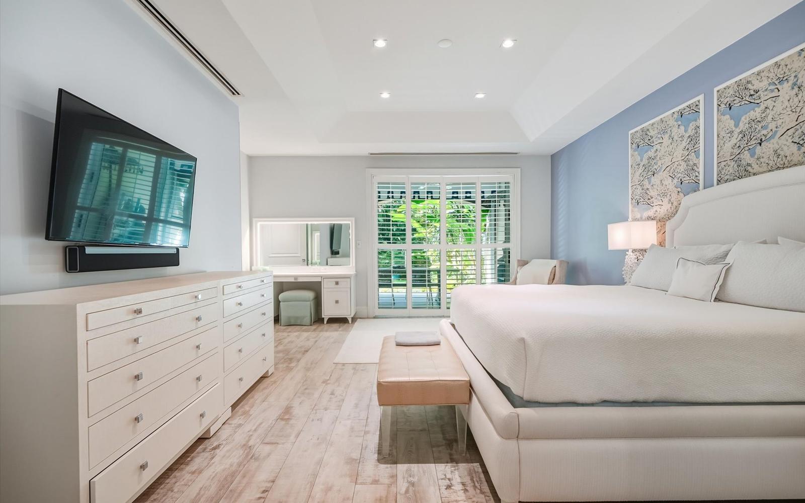 4 bedroom Condominium for sale - 102 and 103 Sunnyside — photo 5