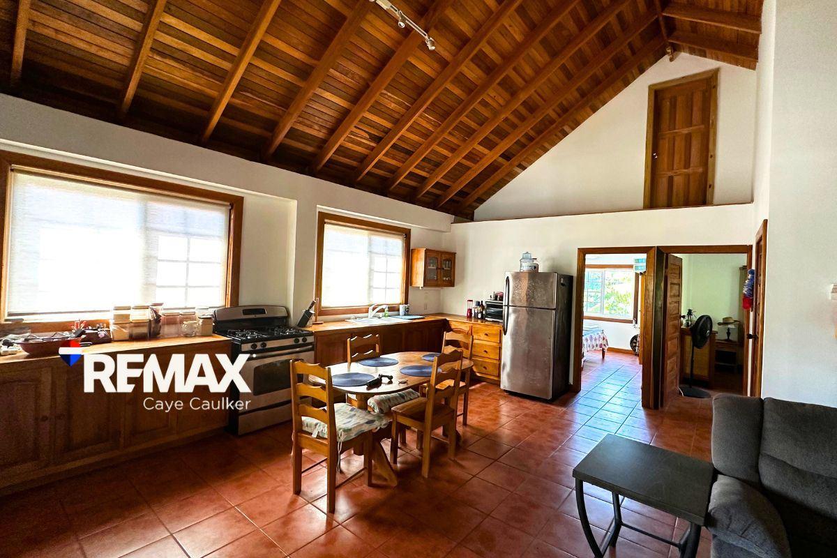 STUNNING HOME WITH POOL IN CAYE CAULKER — photo 5