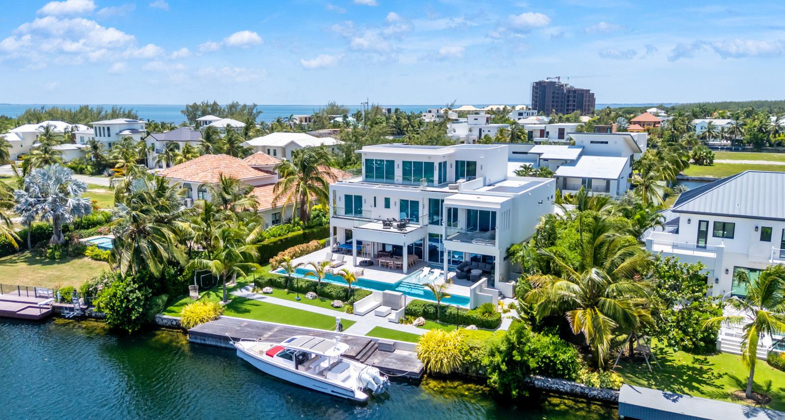 5 bedroom property for sale — Lumina At Lalique Quay in the Cayman Islands — photo 3