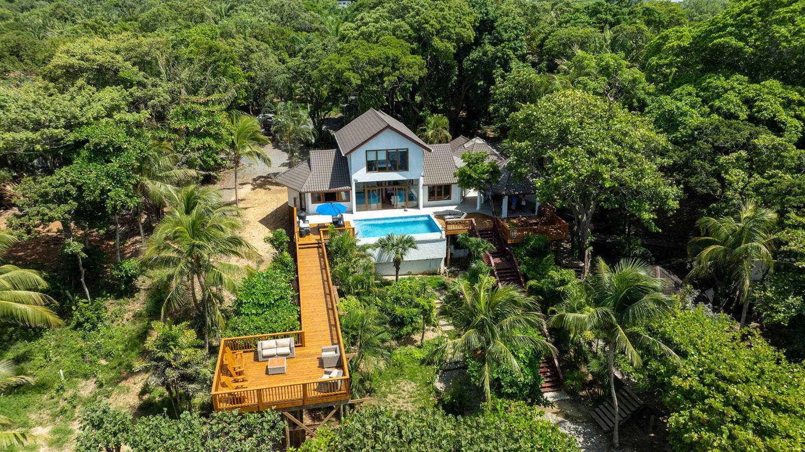6 Bedroom Beachfront Home for Sale, Sandy Bay, Roatan — photo 5