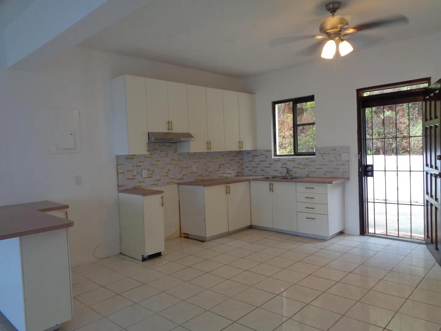 2 Beds 1 Bath Apartment in Quarter West End — photo 5