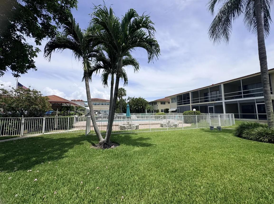 1 bedroom property for sale — Lighthouse Point 1BR Turn Key Condo at 2202 NE 36th St apt 17, Lighthouse Point, Florida, USA — photo 1