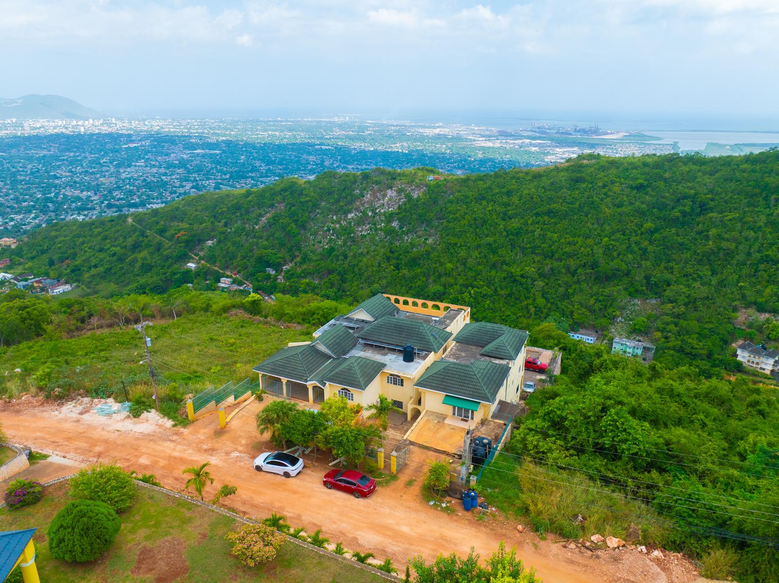 5 Bedrooms 5 Bathrooms Apartment in Red Hills, St. Andrew — photo 4