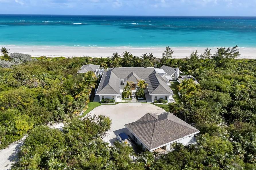 6 Bedroom Luxurious Villa for Sale in Windermere Island, The Bahamas — photo 1