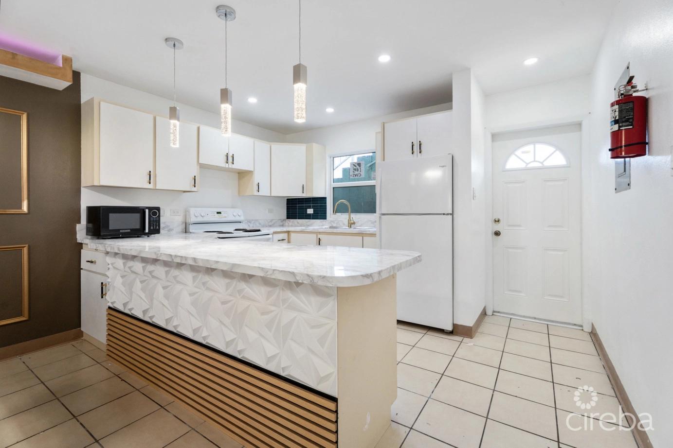 2-bedroom Bramblewood Apartment - West Bay — photo 3