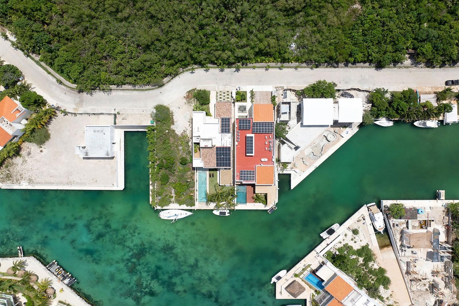 5 Bedroom Luxury Waterfront Home for Sale, Puerto Aventuras, Mexico — photo 3