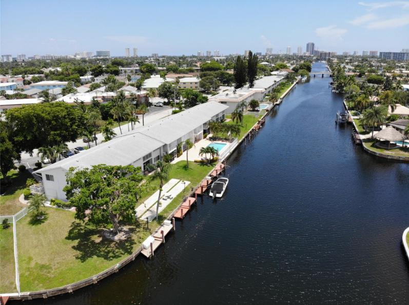 1 Bedroom Waterfront Co-op in Pompano Beach — photo 1