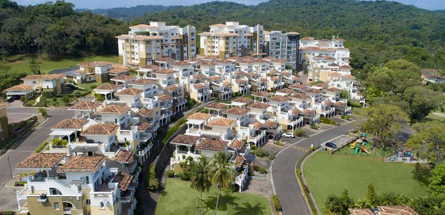 Tucan Golf Community 4BR Luxury Condo — photo 1