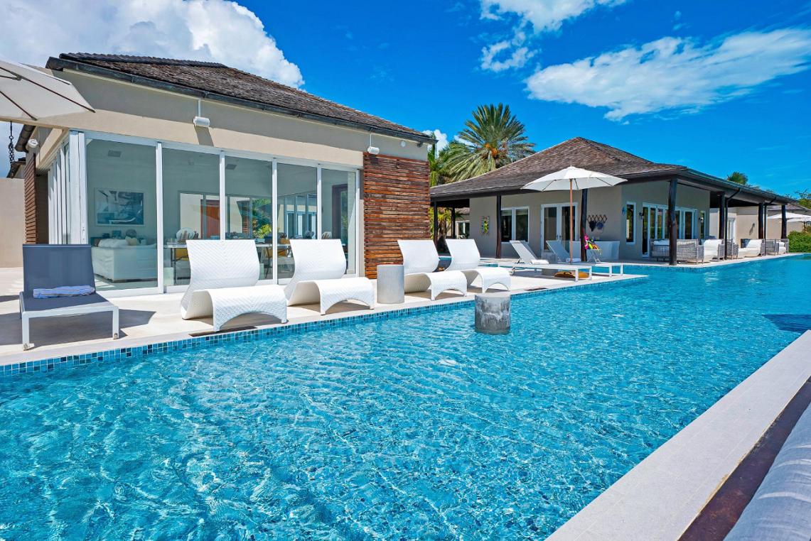 Turtle Tail Estate 8BR Private Peninsula — photo 4