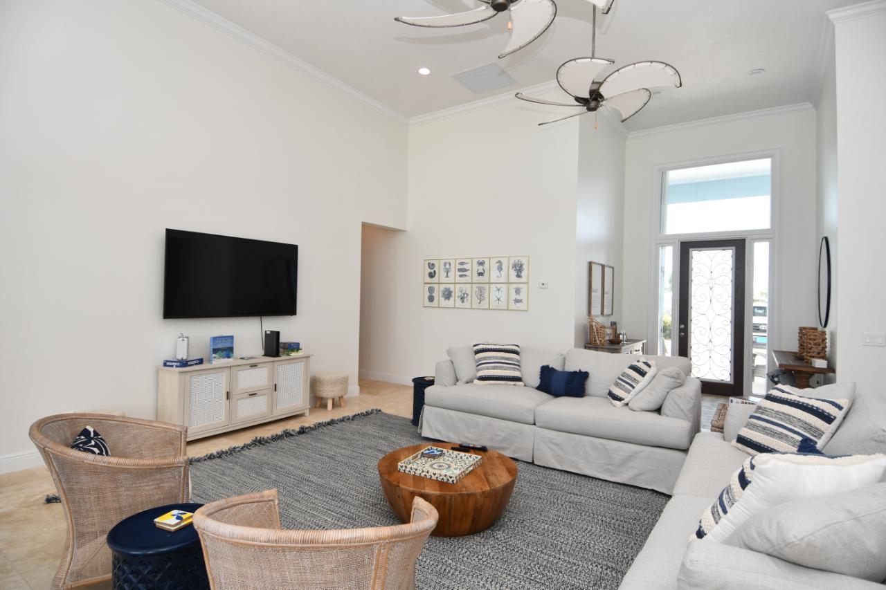 SANDY BUTTS & COCONUTS Residence — photo 5