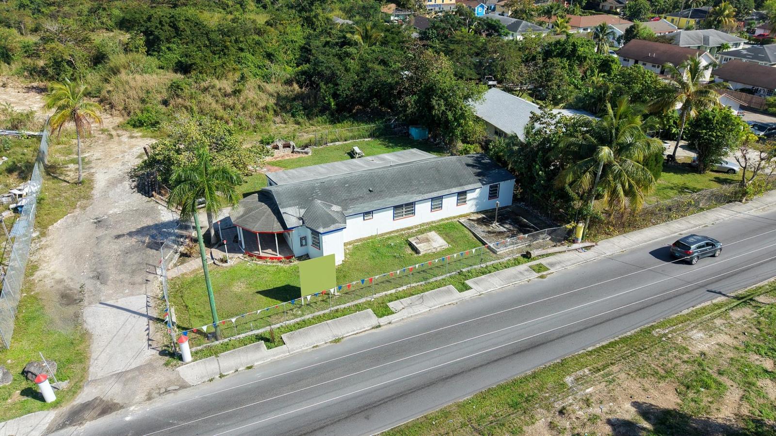 4 bedroom Residence for sale — GOLDEN ISLES SUBDIVISION in Nassau / New Providence, The Bahamas — photo 2