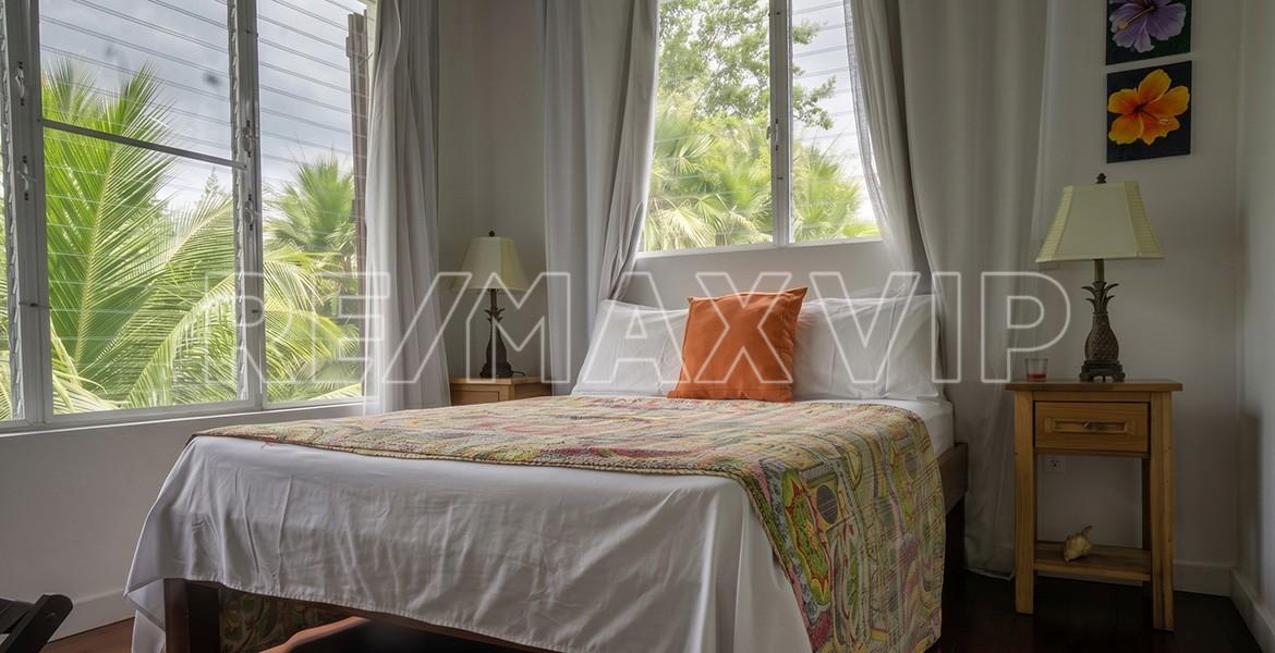 Exquisite 3 Bedroom Waterfront Home — photo 5