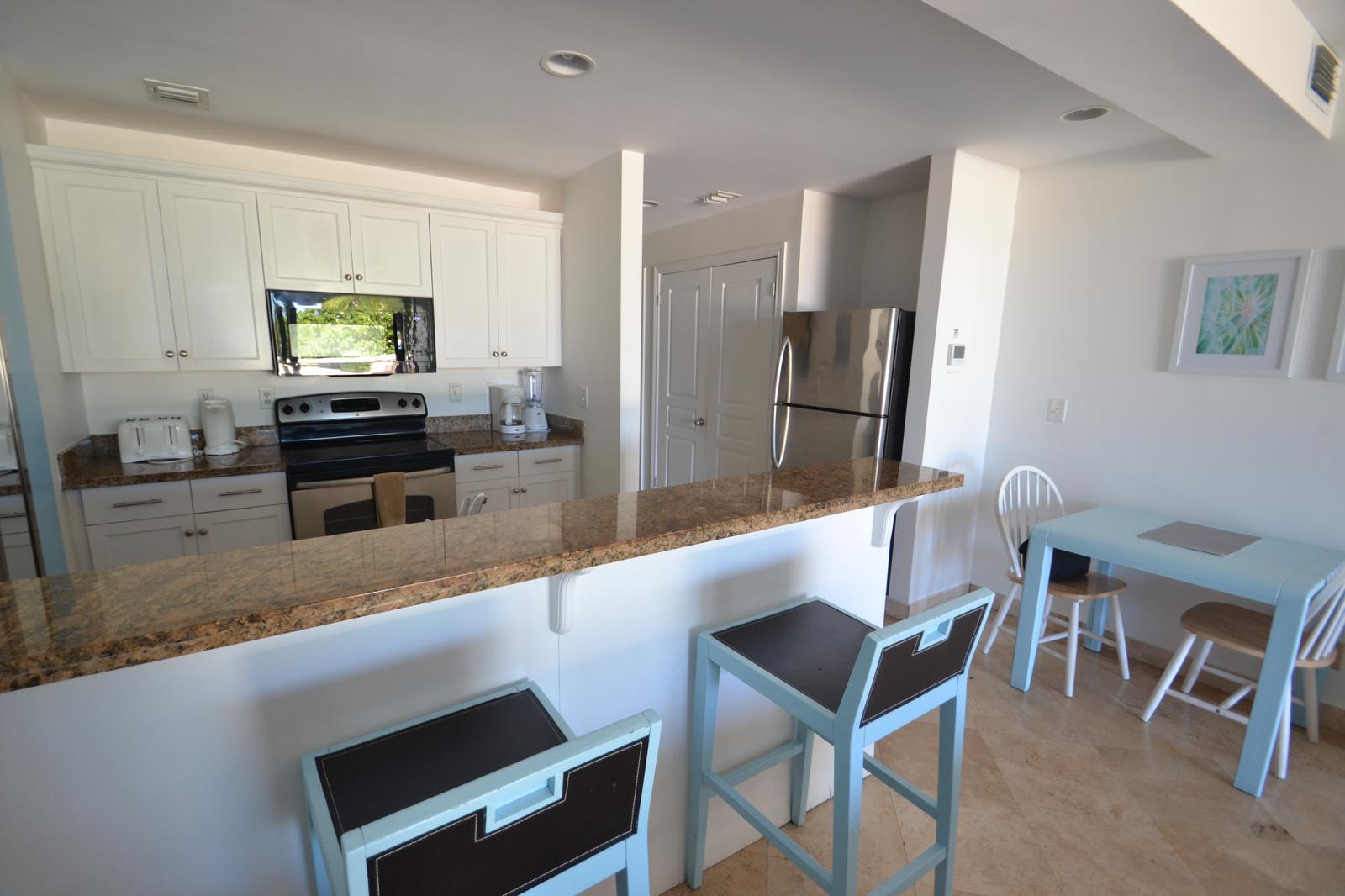 1 Bedroom Suite 5204 for Sale, La Vista Azul, Turtle Cove, Providenciales, Turks & Caicos — photo 2
