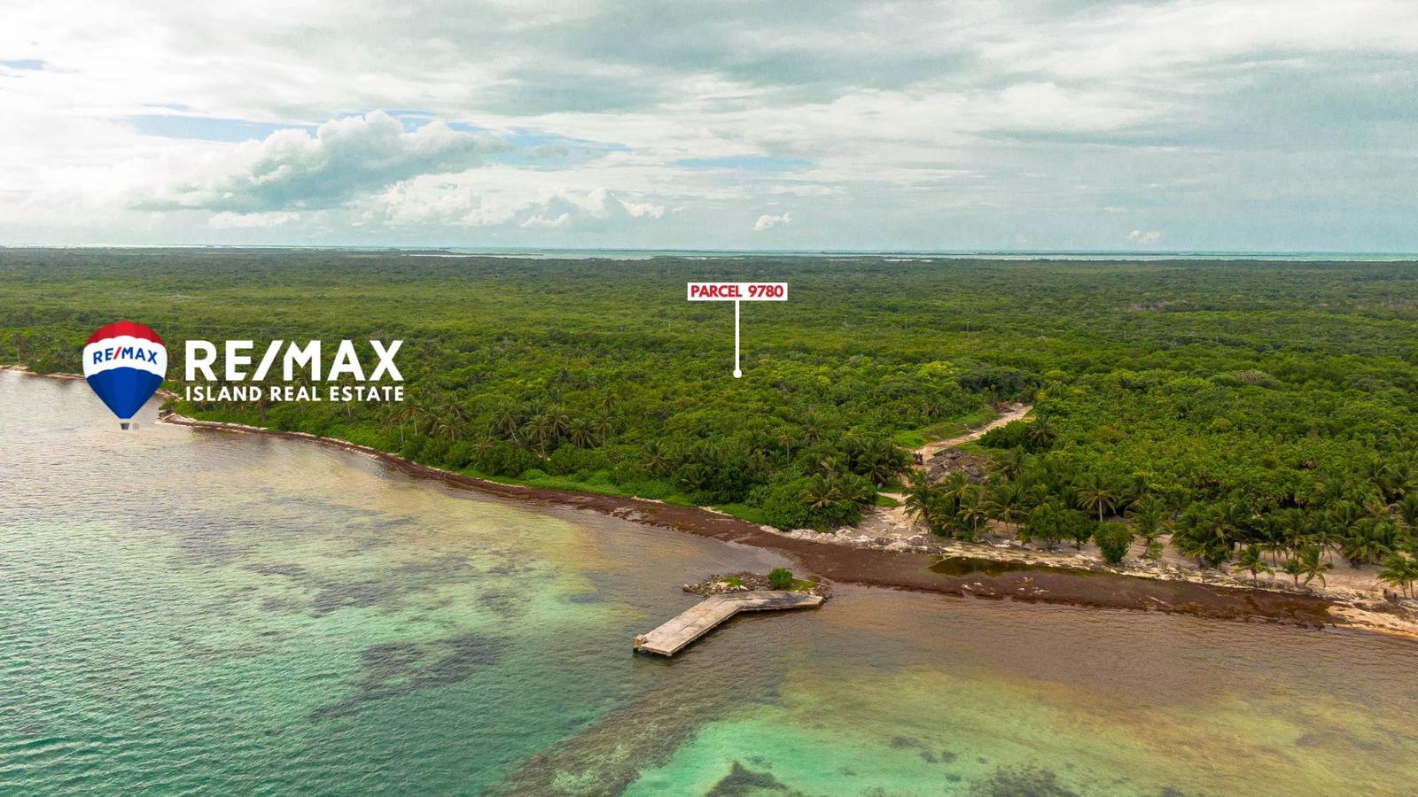 7.367 Acre Beachfront Parcel at Punta Azul - Beach to Road — photo 1