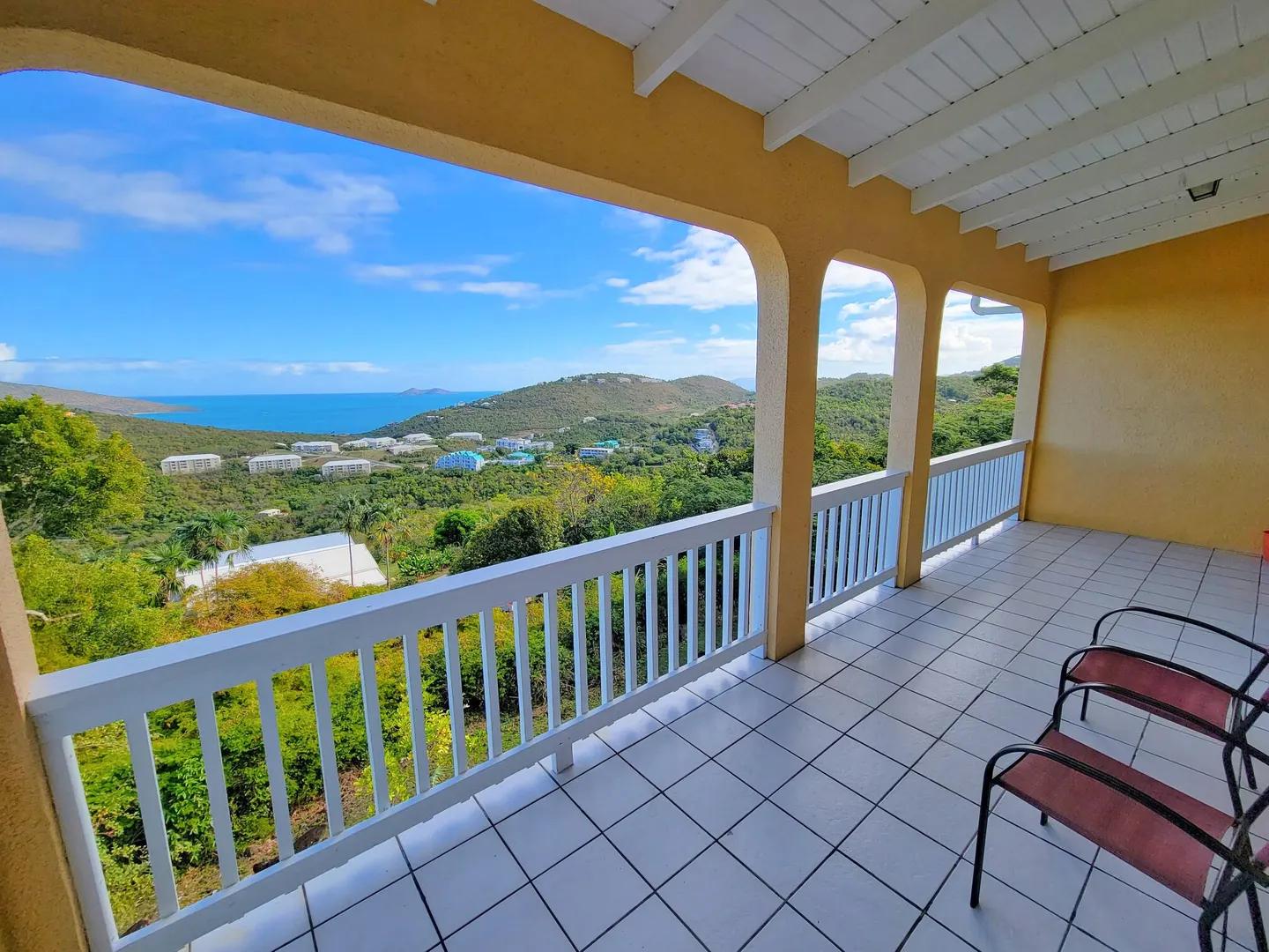 2 Bed, 1 Bath Apartment with Ocean Views — photo 1