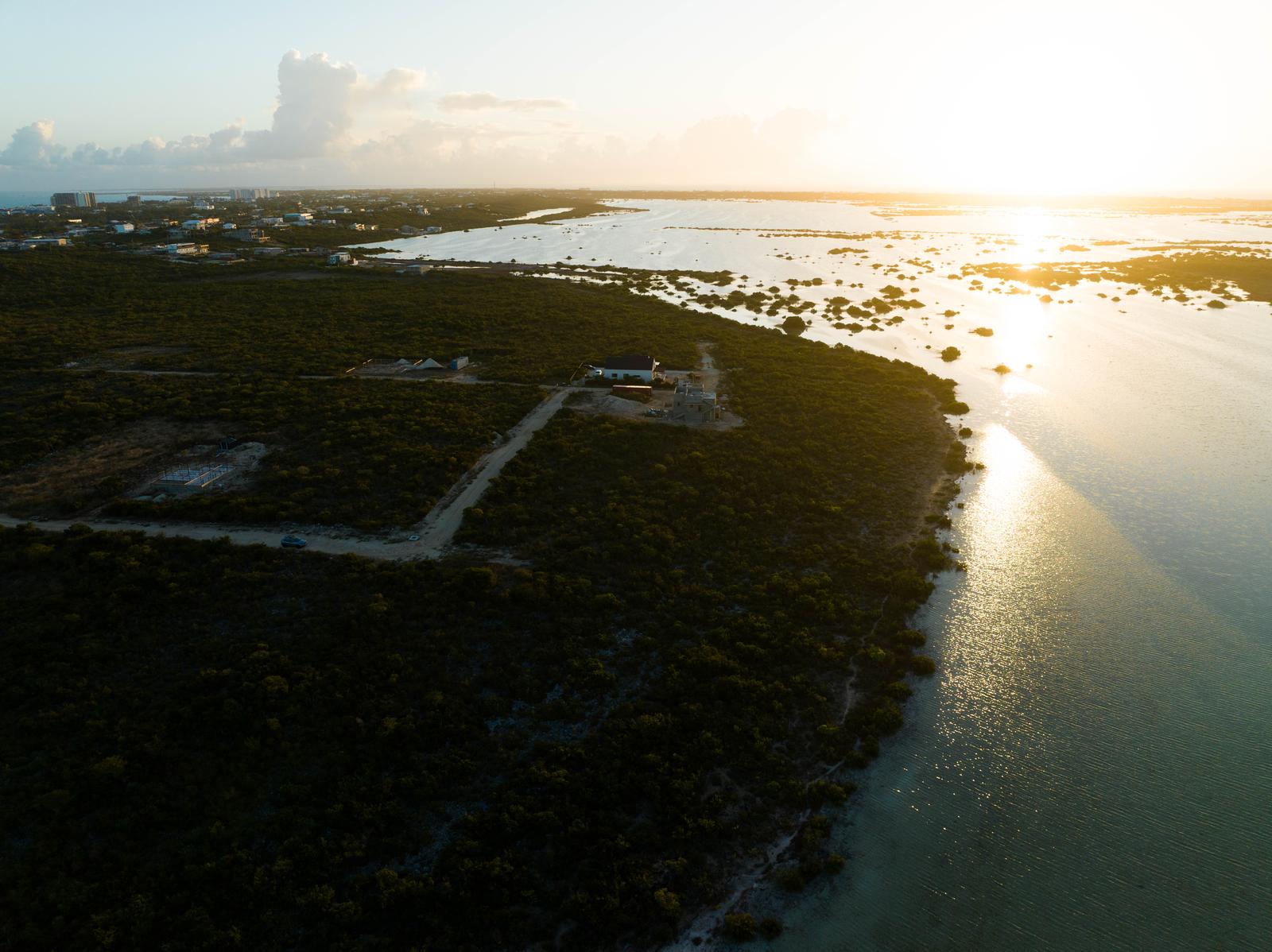 Exceptional Lakefront Acre in Turks & Caicos — photo 2