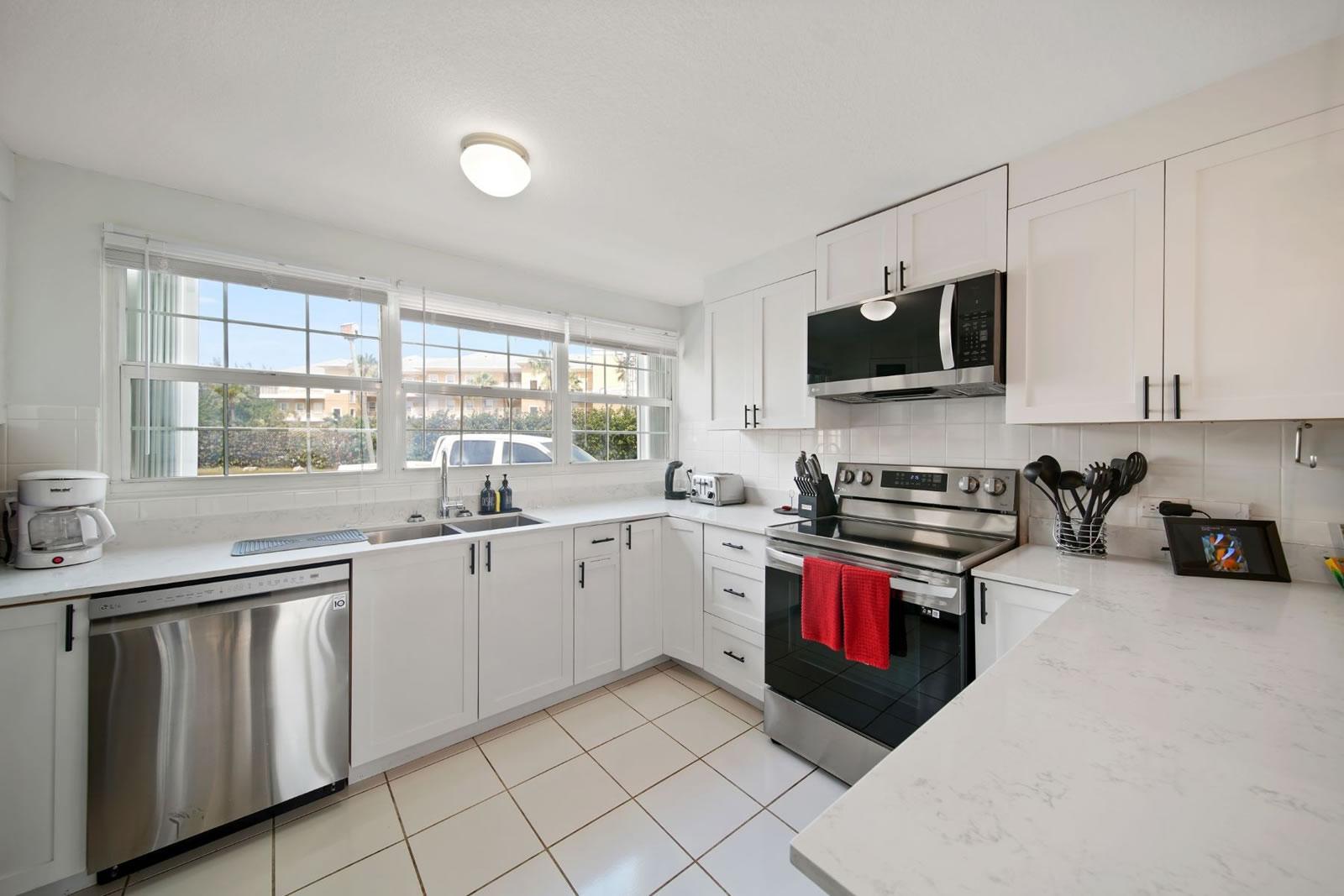 2 Bedroom Oceanfront Townhouse for Sale, Ocean Club 419, Prospect, Grand Cayman — photo 5
