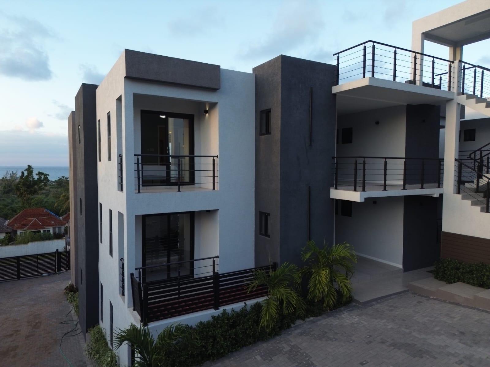 2-bedroom apartment in Runaway Bay — photo 4