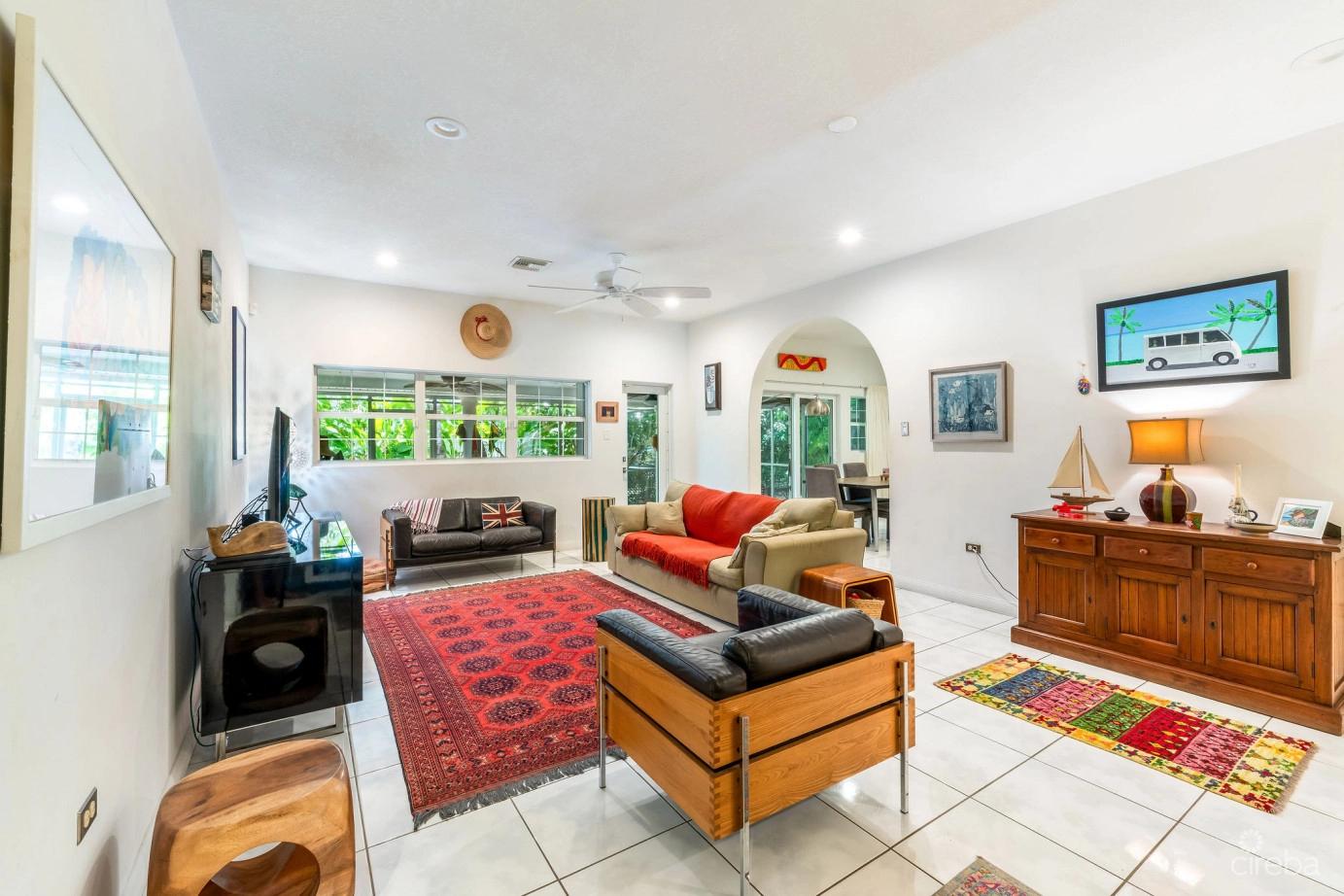 4 bedroom property for sale - Mulberry Drive 35, South Sound Home in the Cayman Islands — photo 2