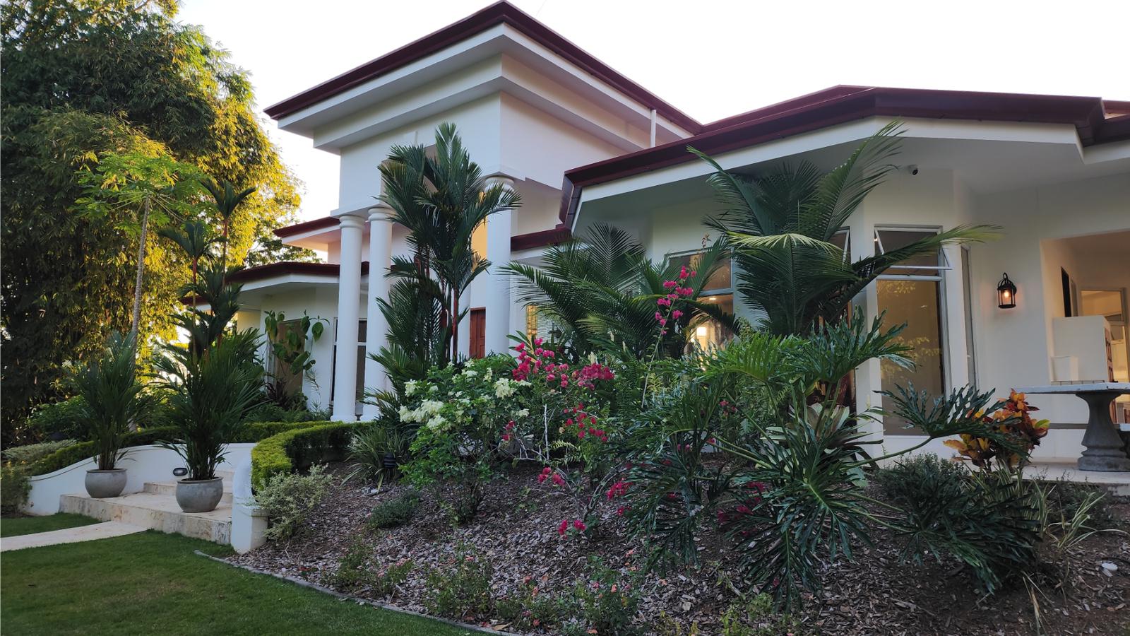 17 Acre Estate for Sale, Lagunas, Dominical, Puntarenas, Costa Rica — photo 2