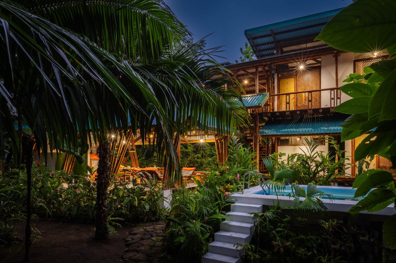 7 Bedroom Beachfront Home for Sale, Golfito, Puntarenas, Costa Rica — photo 1
