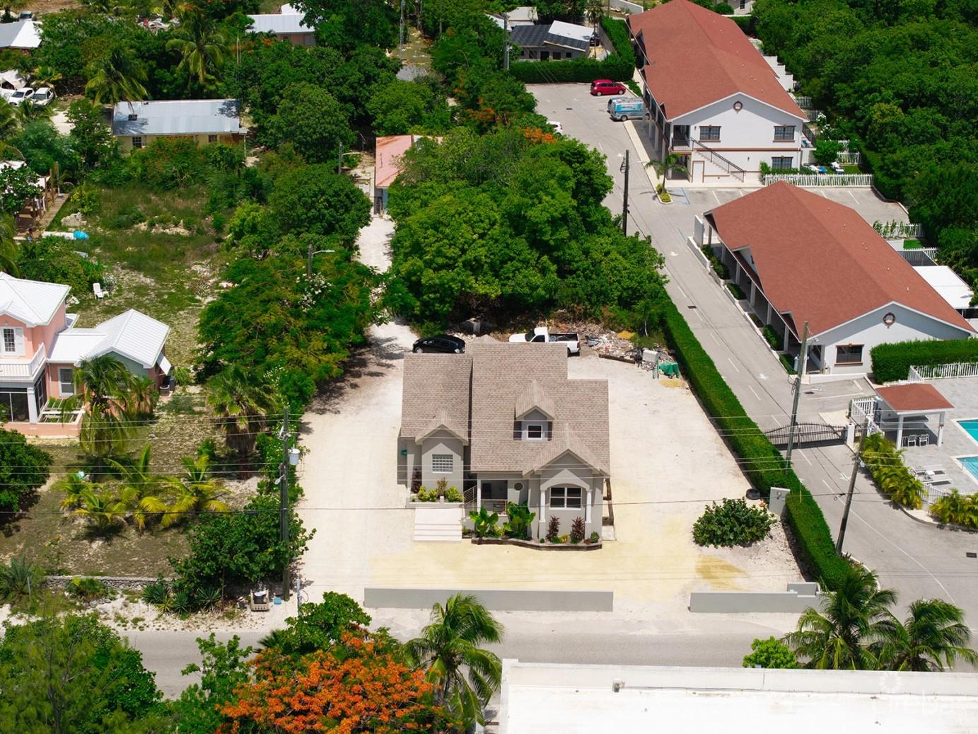4 bedroom property for sale — Vista On North West Point Rd + 0.20 Acre Land Lot in the Cayman Islands — photo 5
