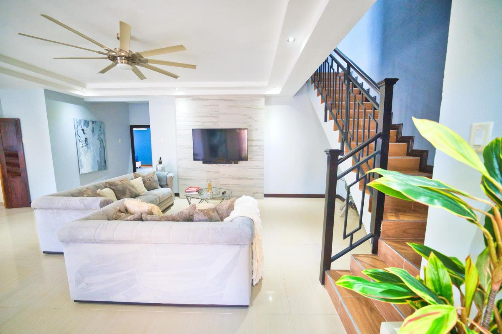 3 Bedroom Penthouse for Sale, Malachi, Dillsbury Avenue, Kingston 6, Jamaica — photo 1