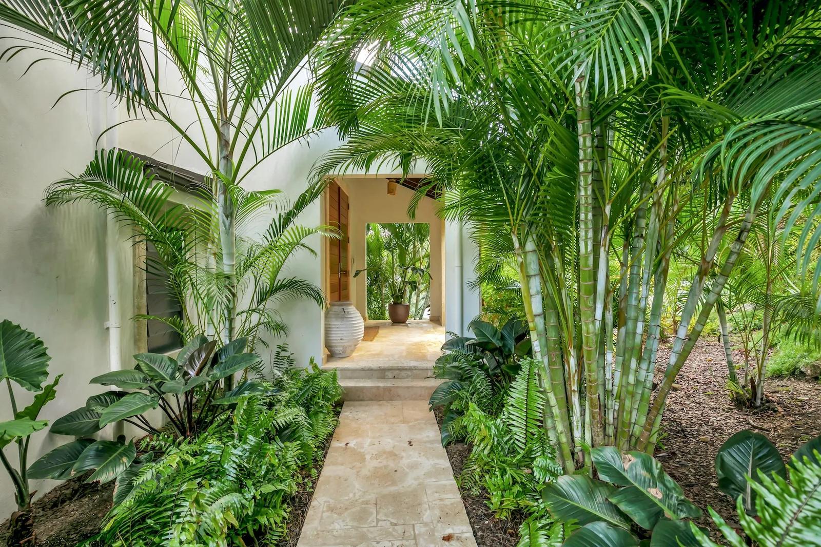 Amazing Ocean Front Home in Catherineberg, St. John, The US Virgin Islands — photo 3