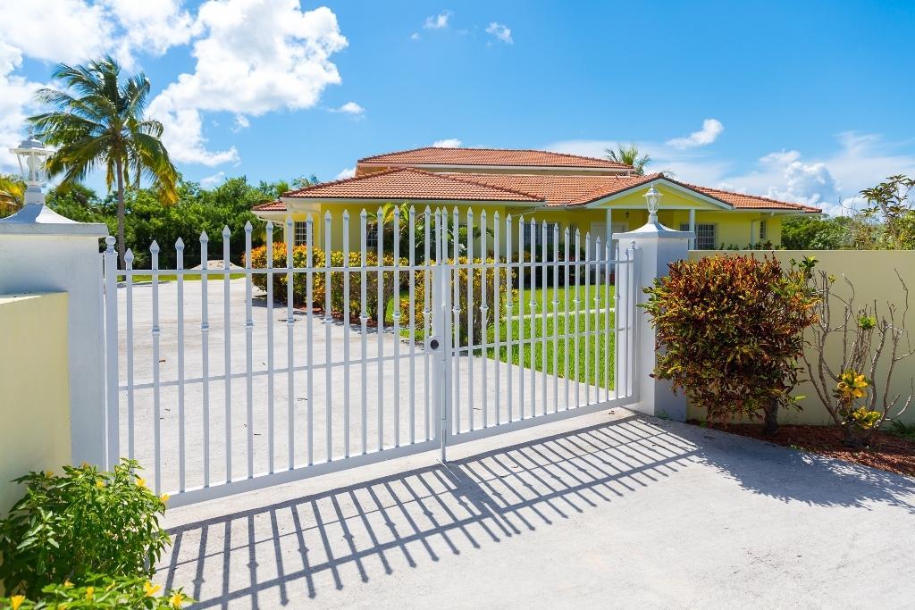 4 bedroom Residence for sale on CHARLES CHILLINGSWORTH CT in Grand Bahama, The Bahamas — photo 4