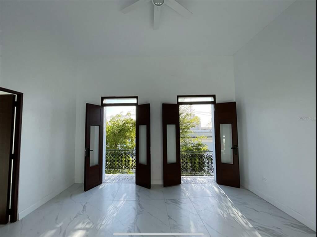 3-bedroom Condo with Private Terrace in San Juan — photo 4