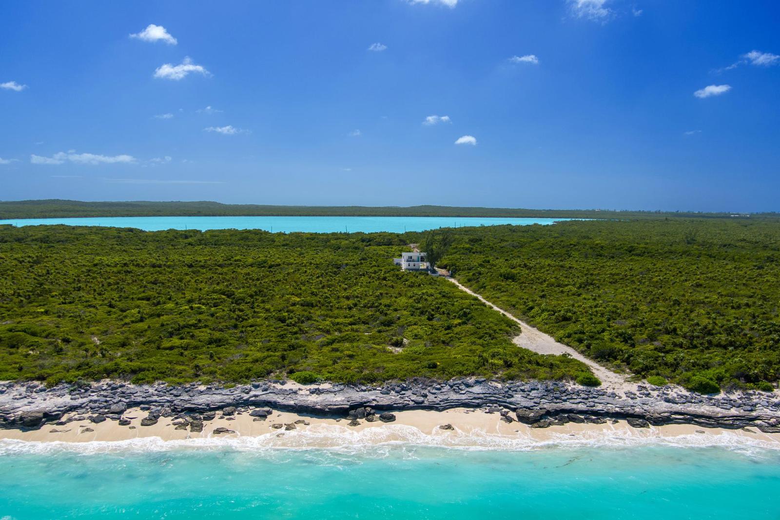 Prime 50-Acre Land Opportunity in Turks and Caicos Islands — photo 4