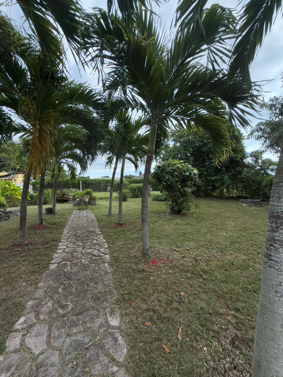 4 bedroom Residence for sale — PALM BREEZE DRIVE N.P. — photo 3