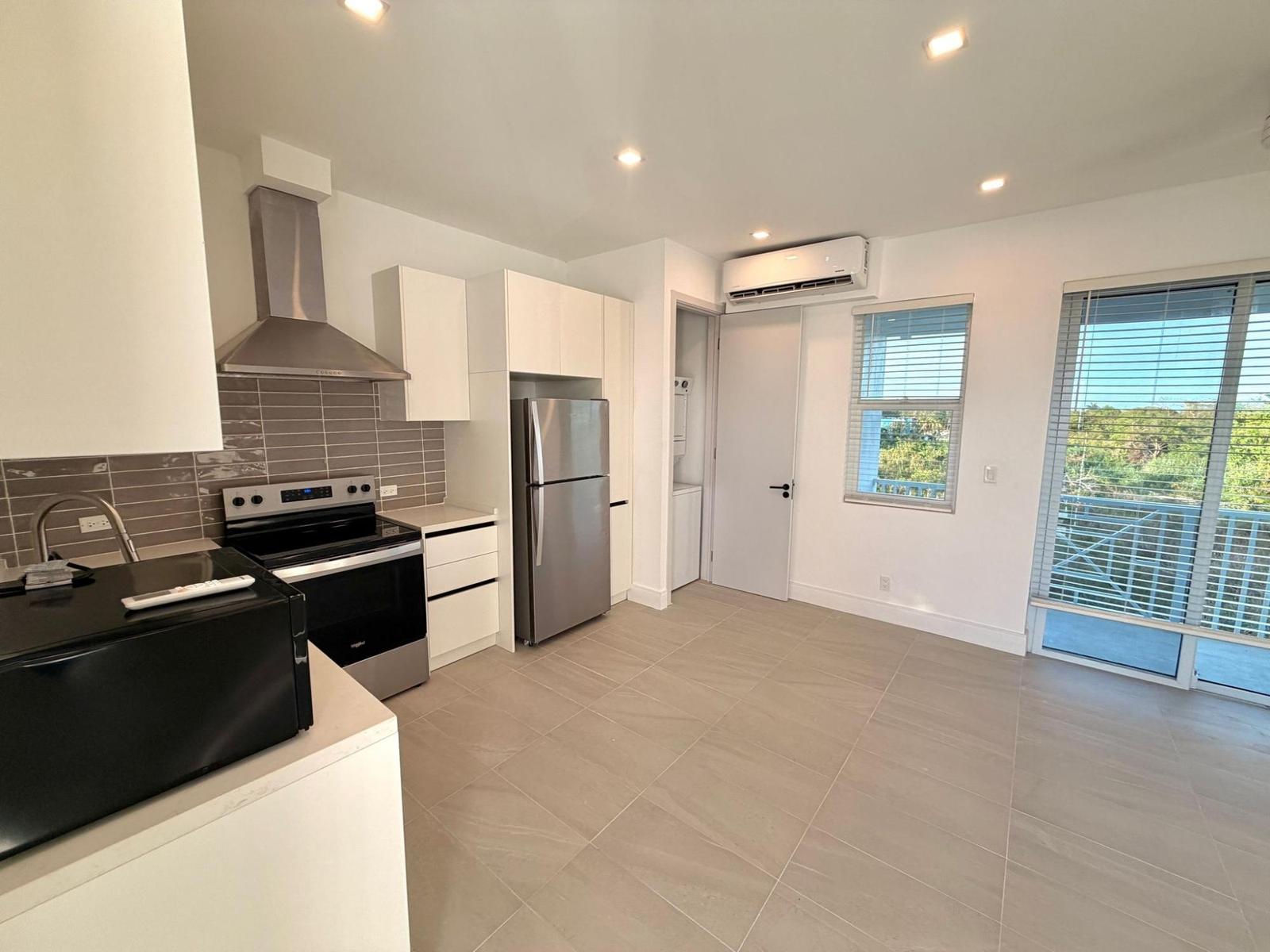 1 bedroom Apartment in Golden Isle, Nassau / New Providence, The Bahamas — photo 2