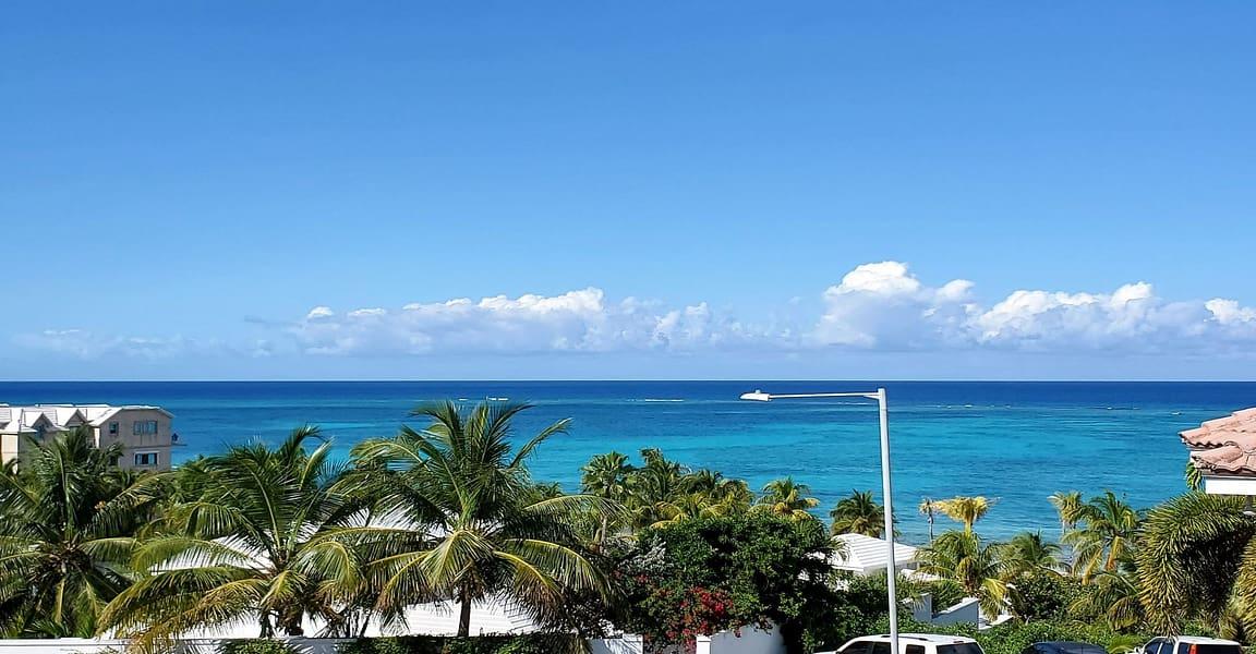 3 Bedroom Ocean-View Townhouse for Sale, Whispering Winds, Nassau, Bahamas — photo 1