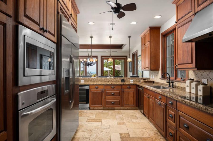 Villa Mirabelle 5BR Beachfront Retreat — photo 4