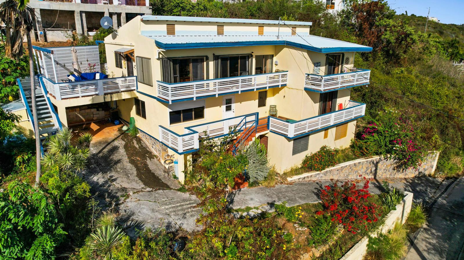 5 bedroom Single Family Home/House for sale — photo 2